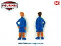 La figurine de l'enfant en short bleu en miniature métal au 1/43e
