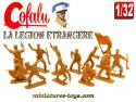Un lot de 11 petits soldats de la légion en plastique brun par Cofalu au 1/32e