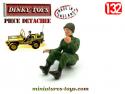 Le chauffeur conducteur militaire pour la Jeep miniature Dinky Toys England
