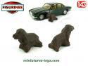 Le chien marron en miniature métal au 1/43e