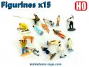 Un lot de quinze figurines diverses en miniatures au HO H0