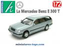 La Mercedes Benz E 300 T bleue en voiture miniature par Hongwell au 1/72e