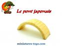 Le petit pont blanc du jardin japonais miniature vintage