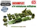 Un lot de 14 véhicules militaires miniatures jouets de bazar plastiques incomplets