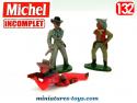 Un lot de 3 cow-boys en plastique Jouets Michel au 1/32e incomplets