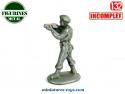 Une figurine en métal d'un soldat français des années 1950 au 1/32e