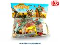 Un ensemble de cow-boys et indiens en figurines plastique au 1/32e