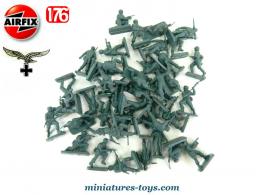 Un lot de 28 soldats parachutistes allemands en 1944 par Airfix au 1/76e