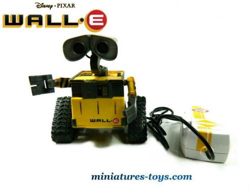 Le Robot Wall E De Disney En Miniature Filoguide Par Thinkway Toys Miniatures Toys