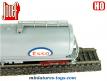 Le wagon citerne Esso a bogies en miniature par Jouef au H0